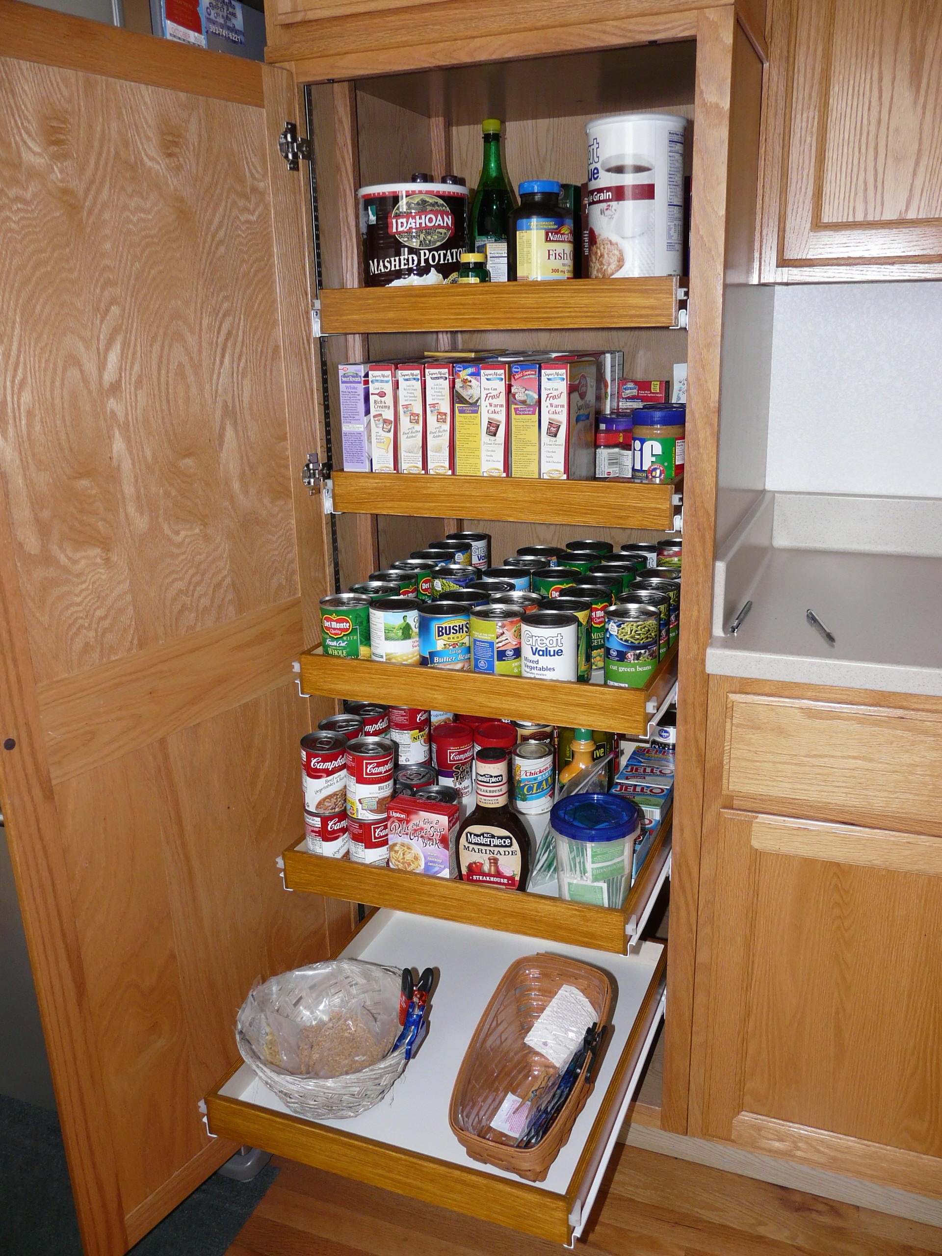 Kitchen Storage: Pull Out Pantry Shelves (DIY)